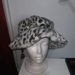 NEW Sprigs Faux Fur Hat White Gray Leopard Print Adjustable OSFA Bucket Hat